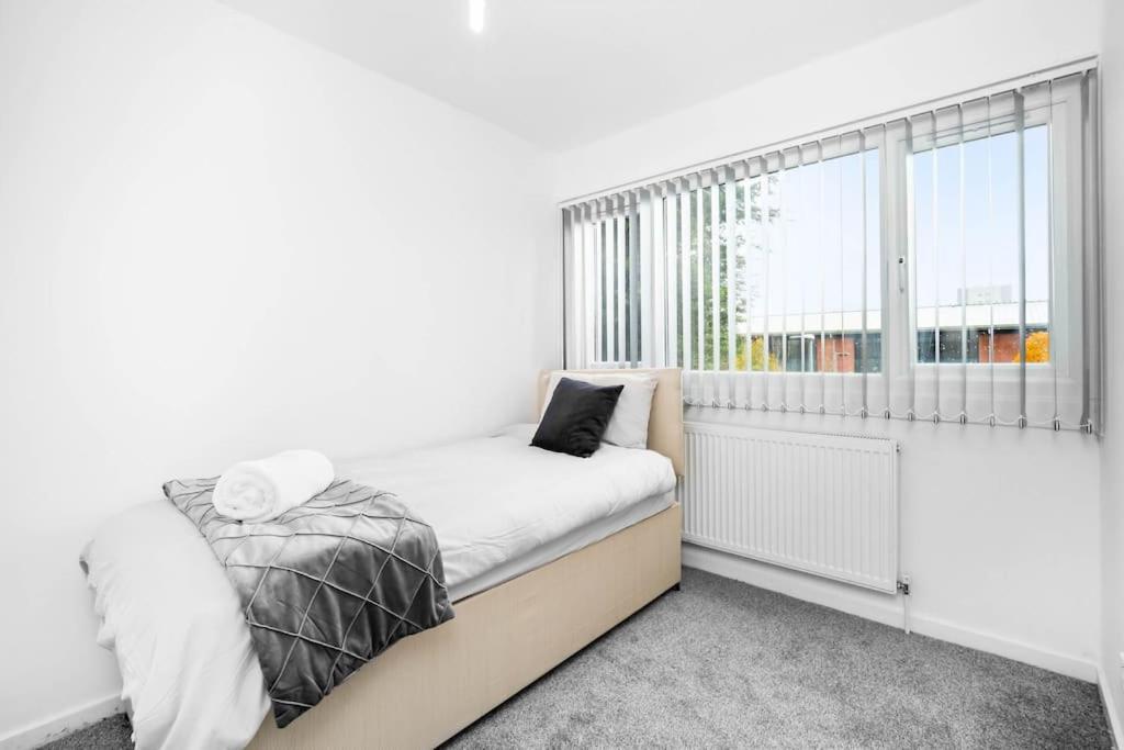 Вилла Jlr,Nec,B'Ham Airport,Entire House,Wi-Fi,Netflix Бирмингем Экстерьер фото